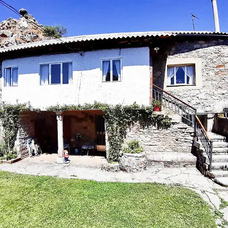 Turismo En Babia Bajo Los Nidos San Emiliano Exterior photo